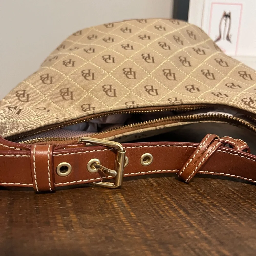 Dooney & Bourke Tan Brown Shoulder Bag with Monogram - Picture 4 of 5